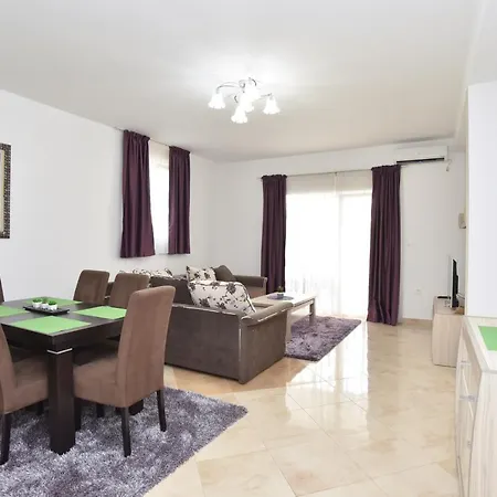 Suzana Lux Apartahotel Budva